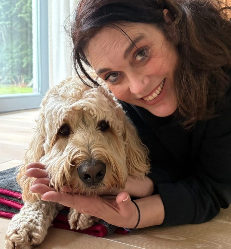 Hundeschule Bonn Pfotenzeit Hundetrainerin Ursula Paus mit Hund - mobiles Hundetraining und Hundeschule in Bonn